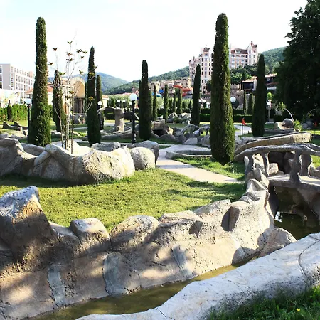 Royal Bay Хотел