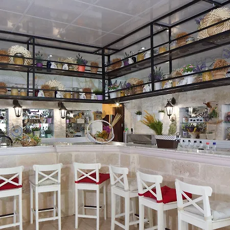 Royal Bay Хотел